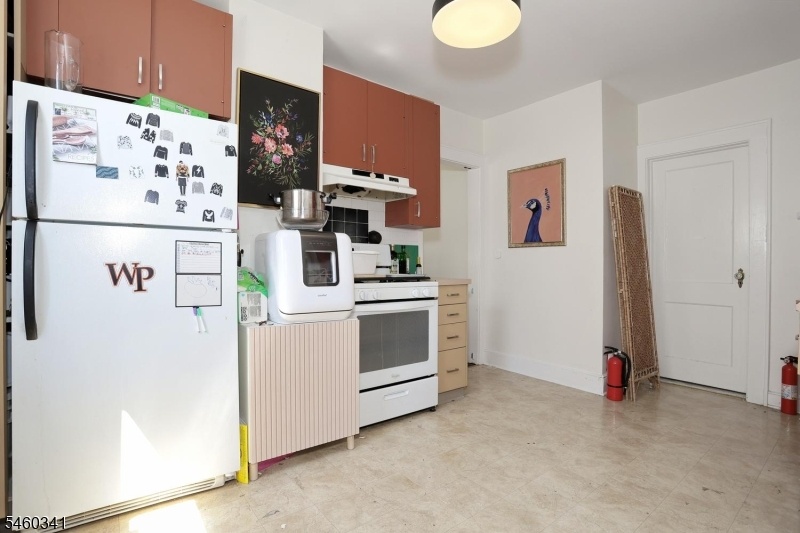 KITCHEN 1ST FLOOR