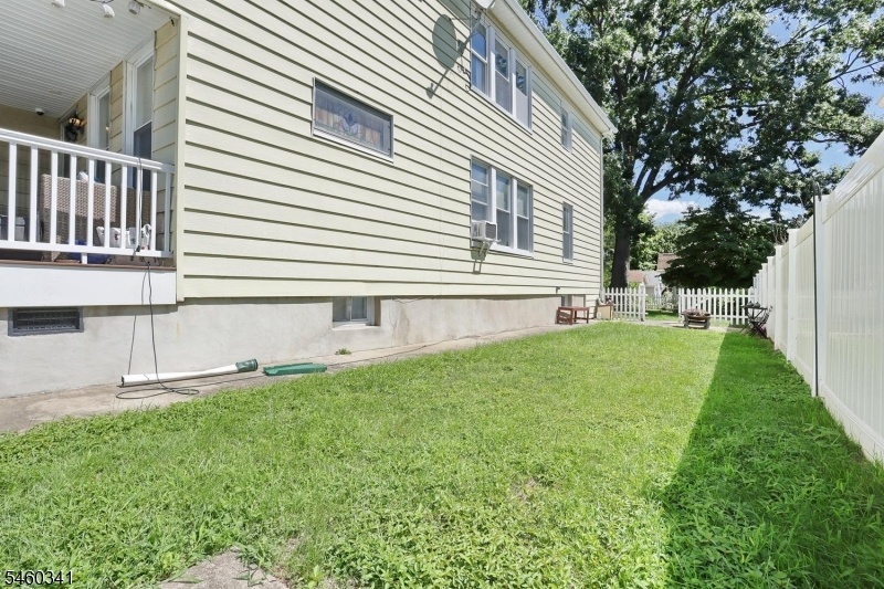 SIDE YARD