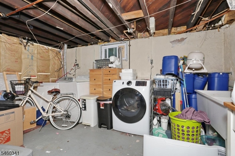 LAUNDRY BASEMENT