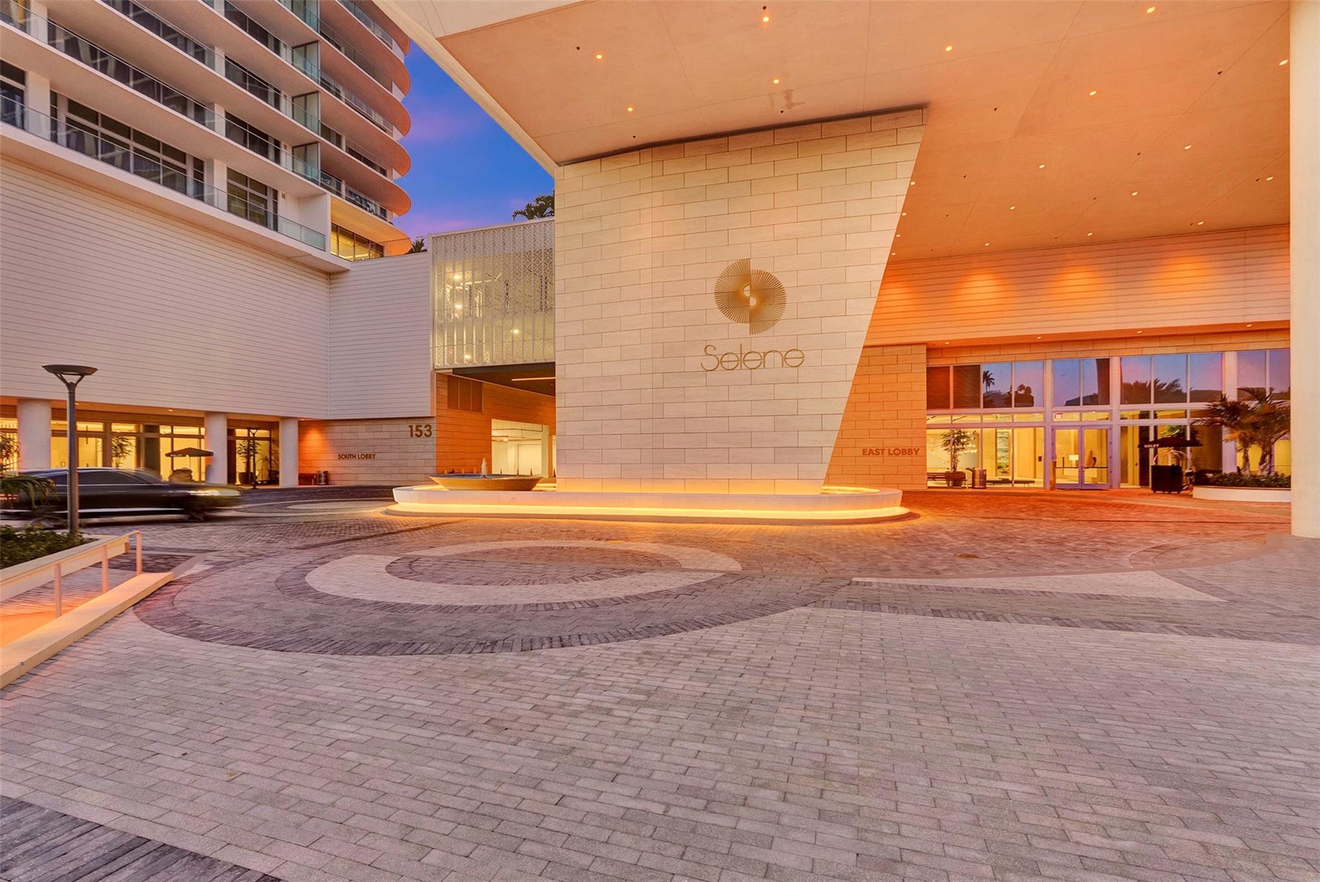 MAIN VALET ENTRANCE