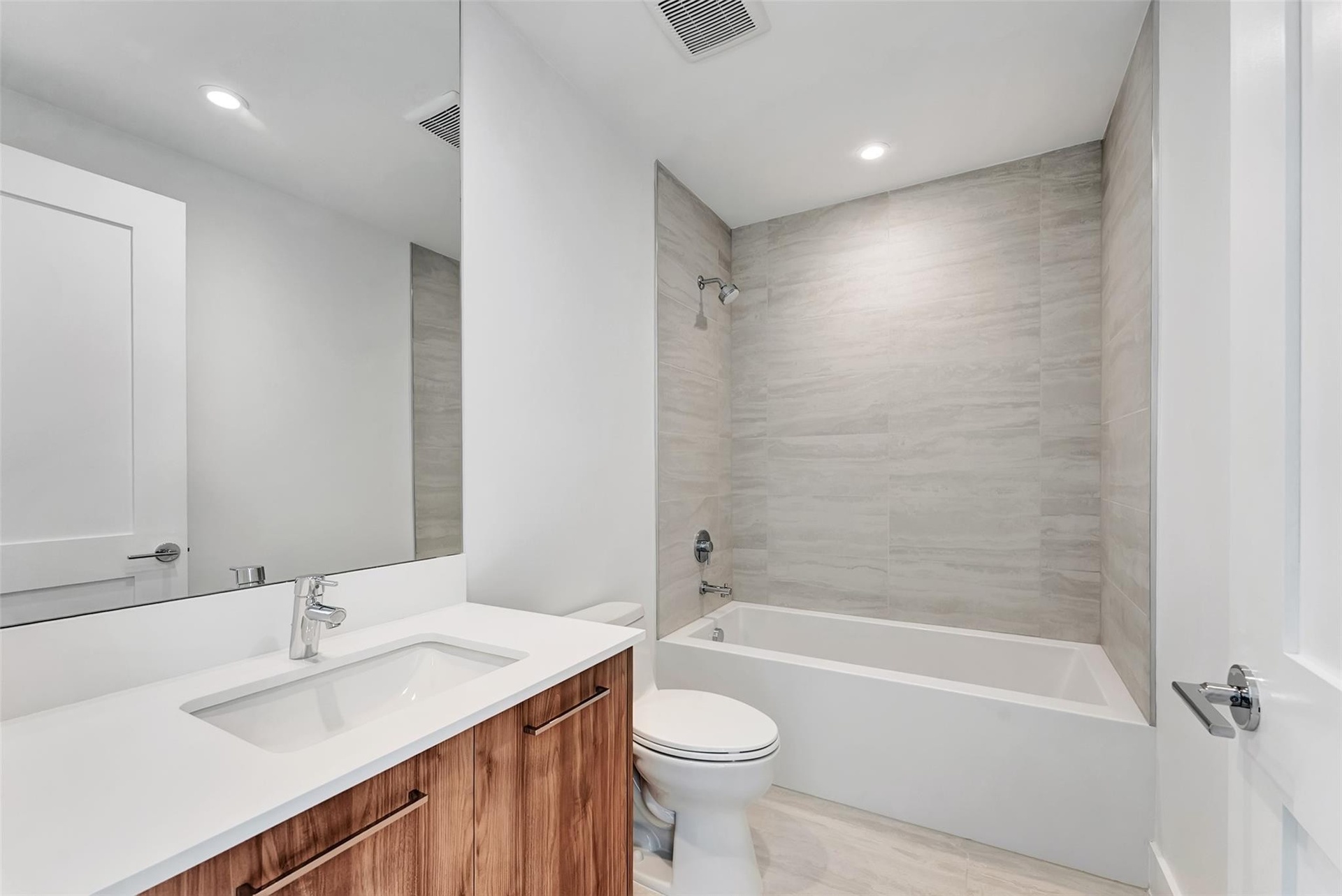 THIRD BEDROOM IN-SUITE BATHROOM