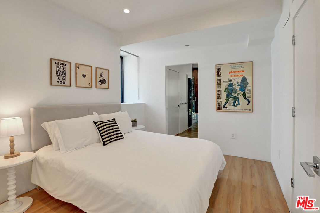 Bright guest bedroom with gall