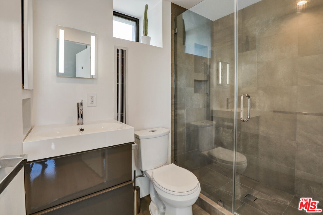 Spa-like primary bath with gla