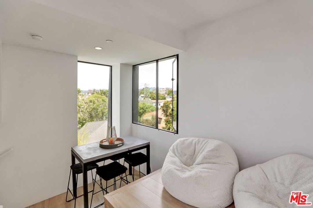 Light-filled bonus room just o