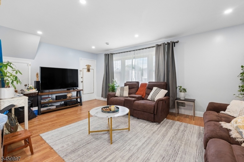 Family Room 1st fl