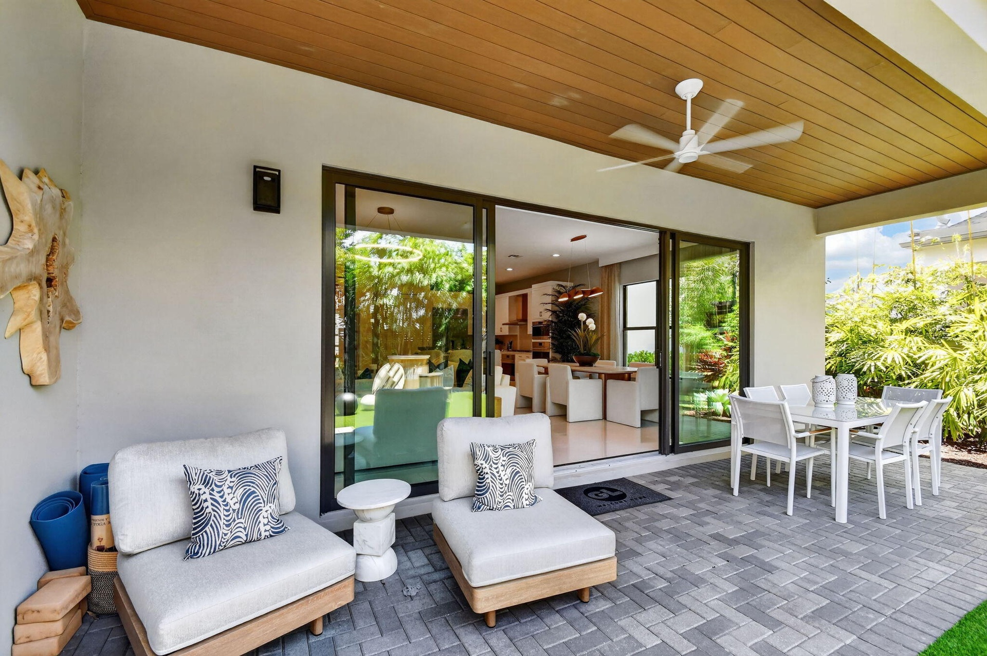 Photos shown are of the builder's model home and are for illustrative purposes only. Actual home, finishes, features, colors, and selections may vary.