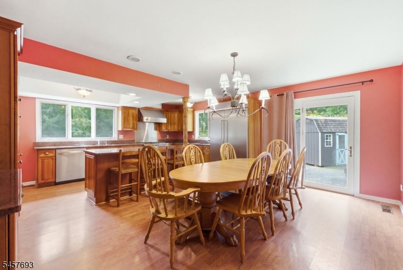Eat-In Kitchen