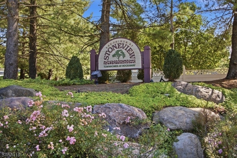 Sign Stoneview
