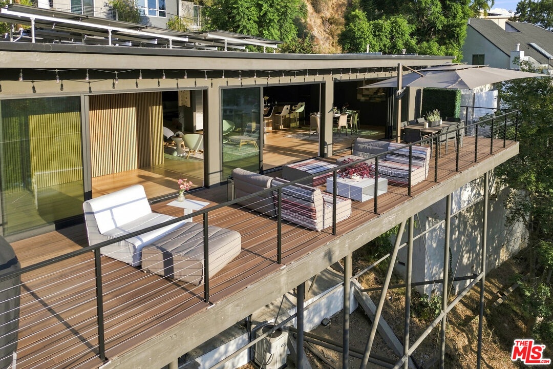 Entertaing Deck