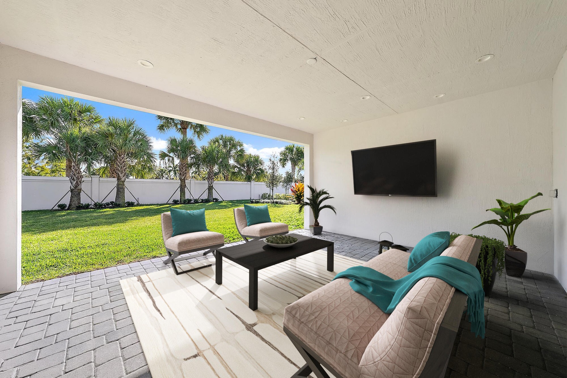 Relaxing Lanai Perfect For Entertaining