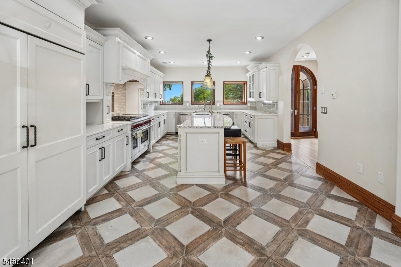 Gourmet Eat-in Kitchen