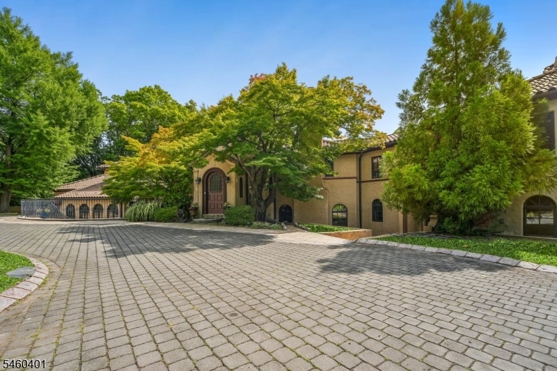 Stunning Private Estate
