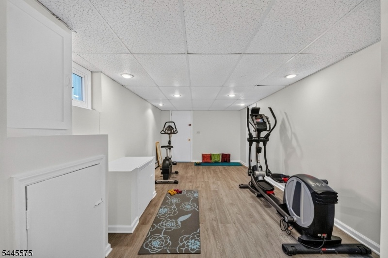Rec Rm  w recessed lighting