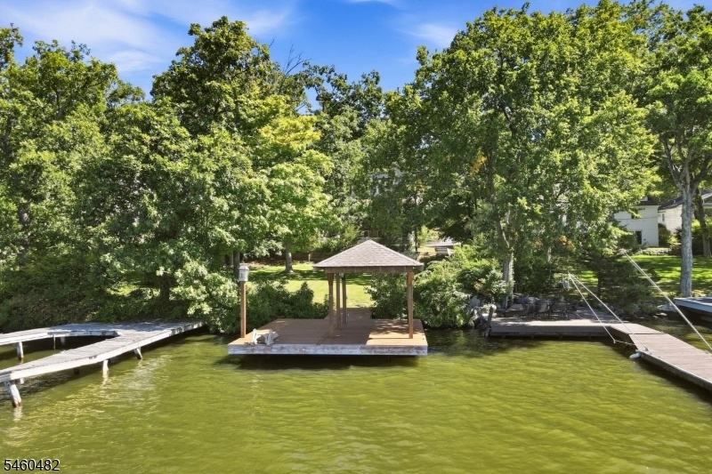 Dock