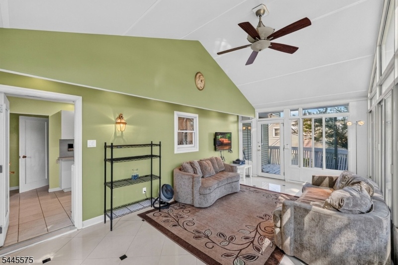 Florida Rm w Vaulted Ceilingd
