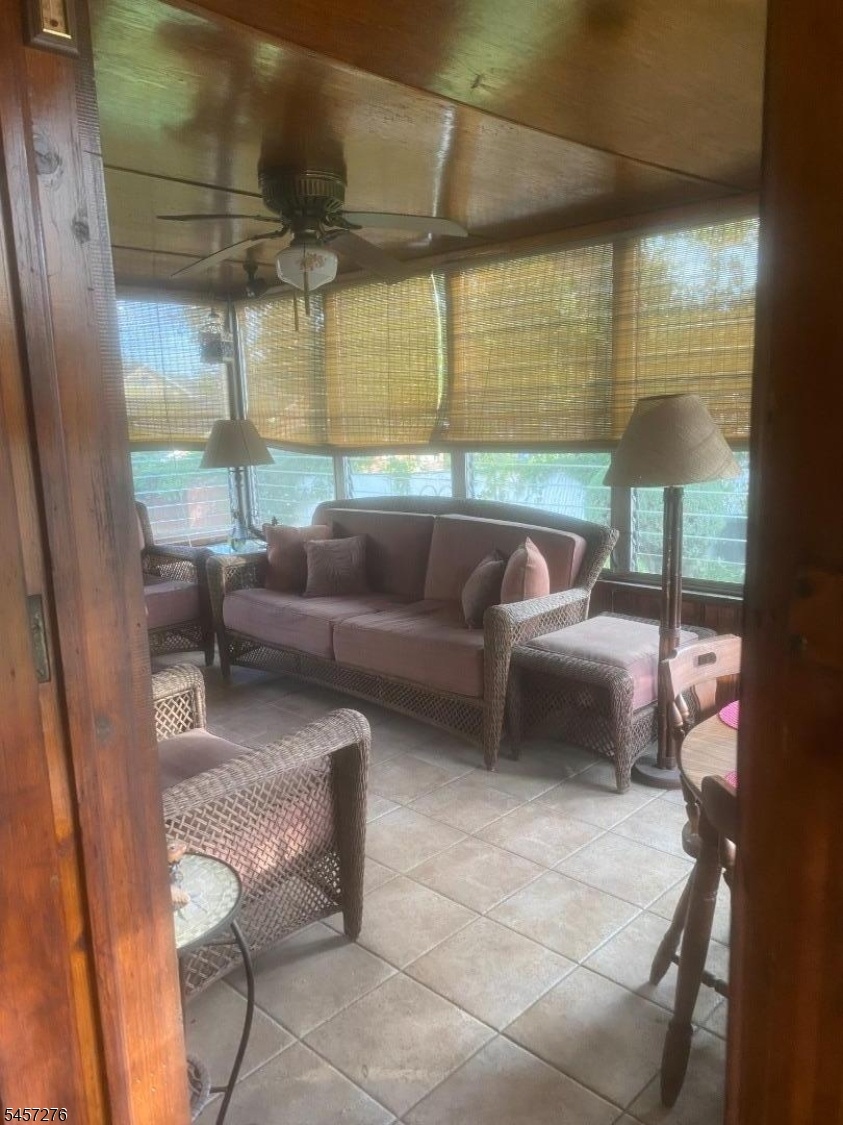 2 Season Room
