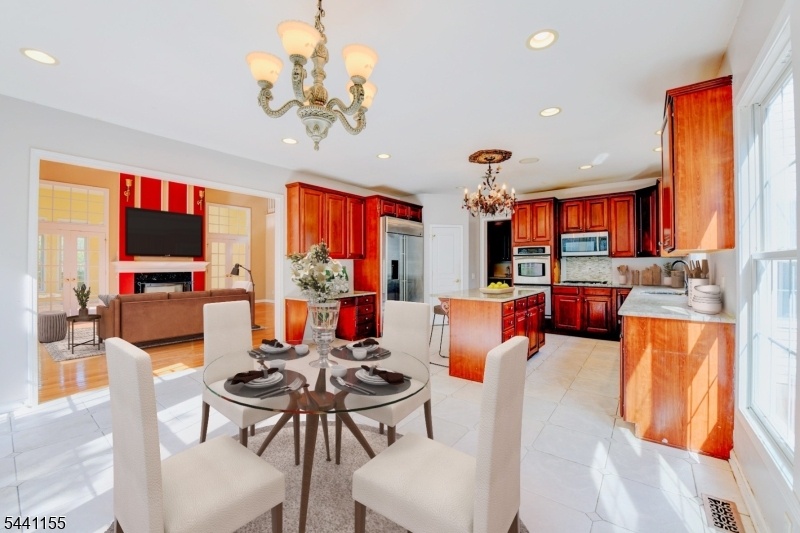 Kitchen / Dining Area