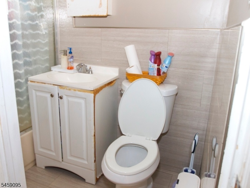 Bathroom 2nd floor
