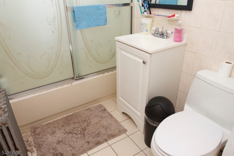 Bathroom 1st floor