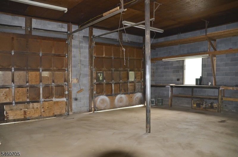 Detached Garage 13' Doors