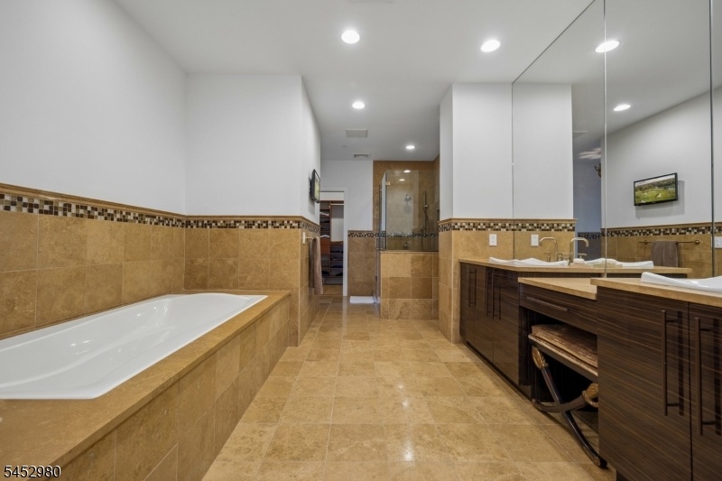 2nd Spa-like Primary Bath