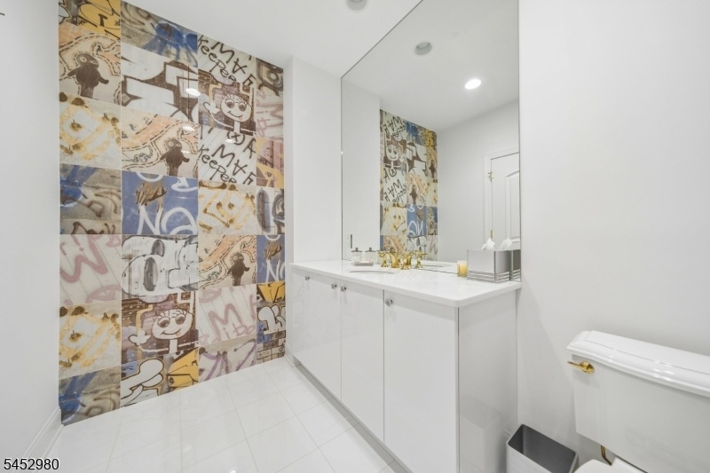 Beautiful Full Bath