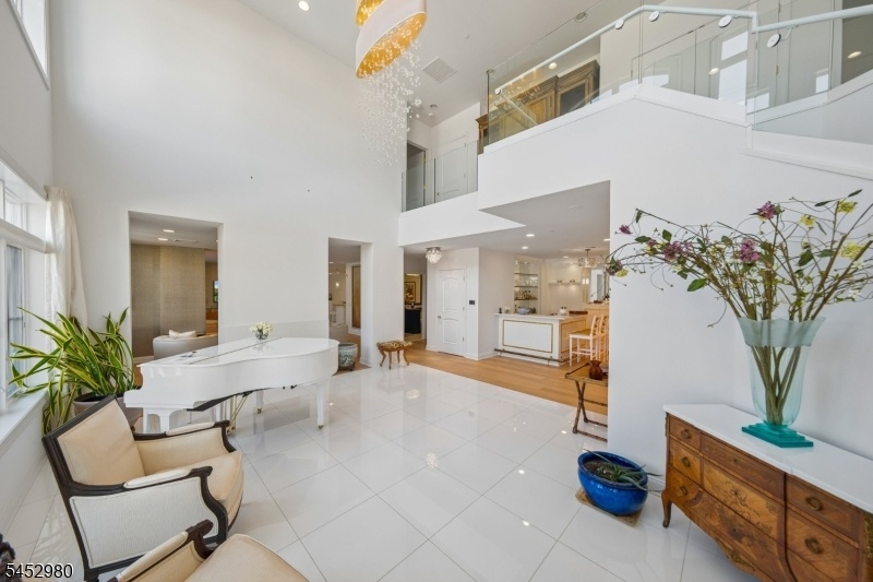 Grand 2-Story Entrance Hall