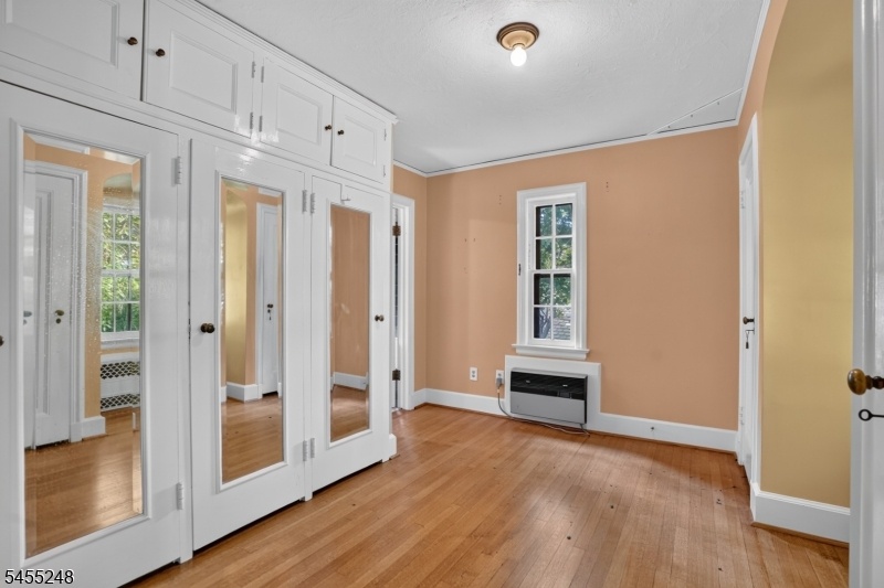 Master Bedroom Dressing Area