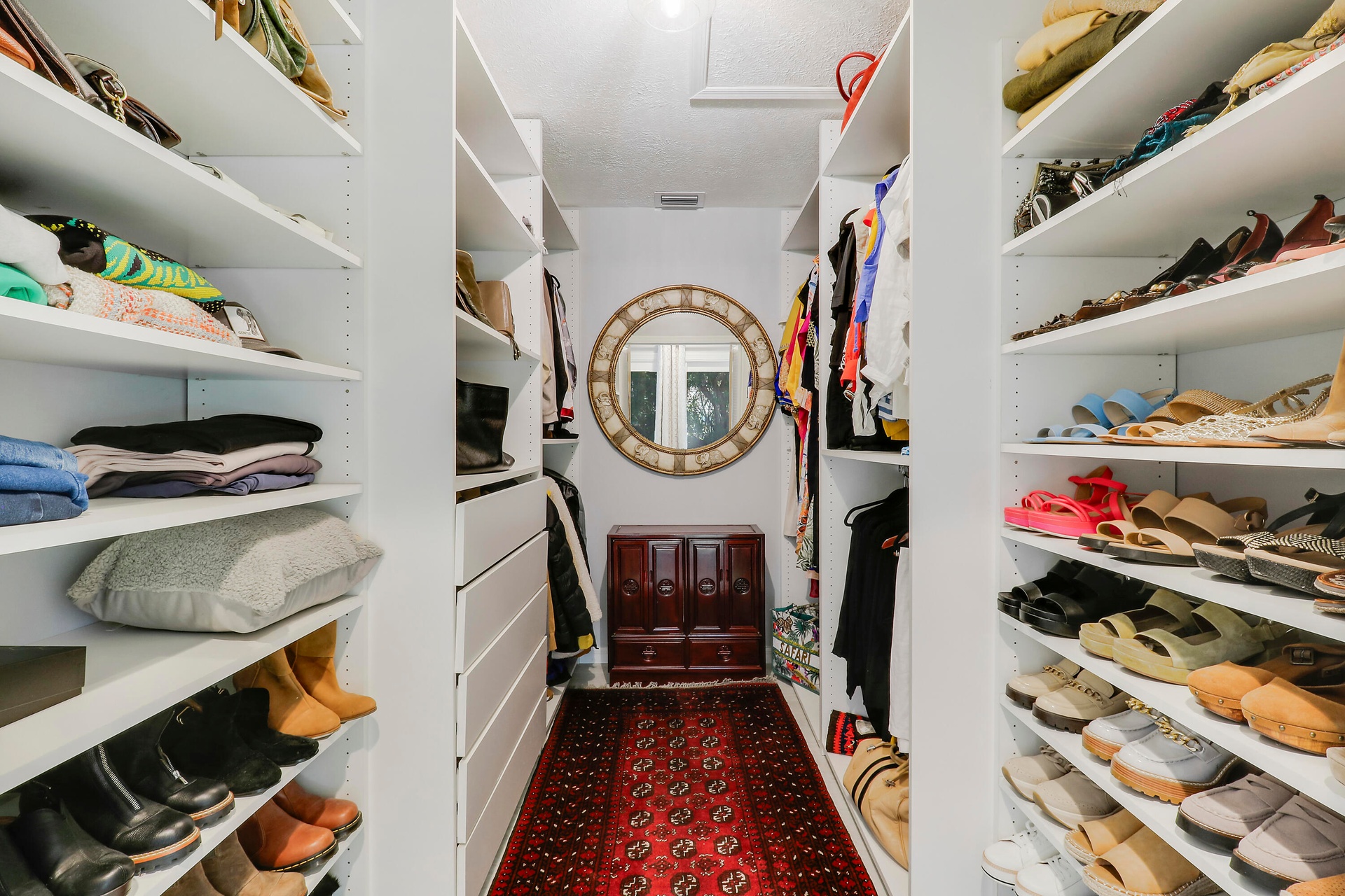 Master Bedroom Walk In Closet