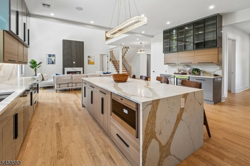 Gourmet Eat-in Kitchen