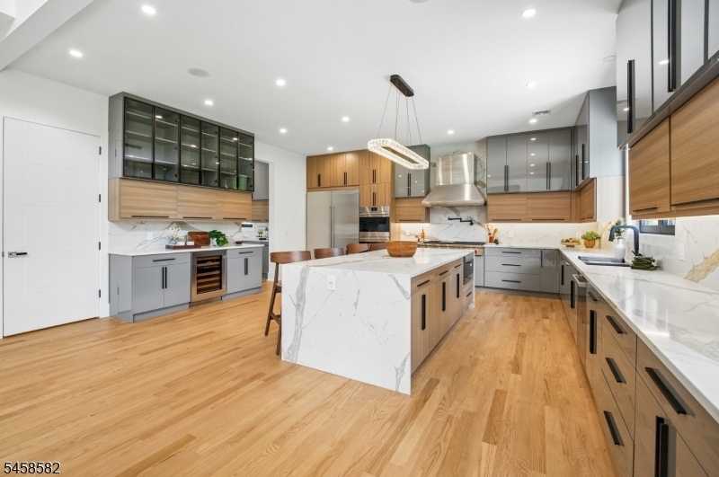 Gourmet Eat-in Kitchen