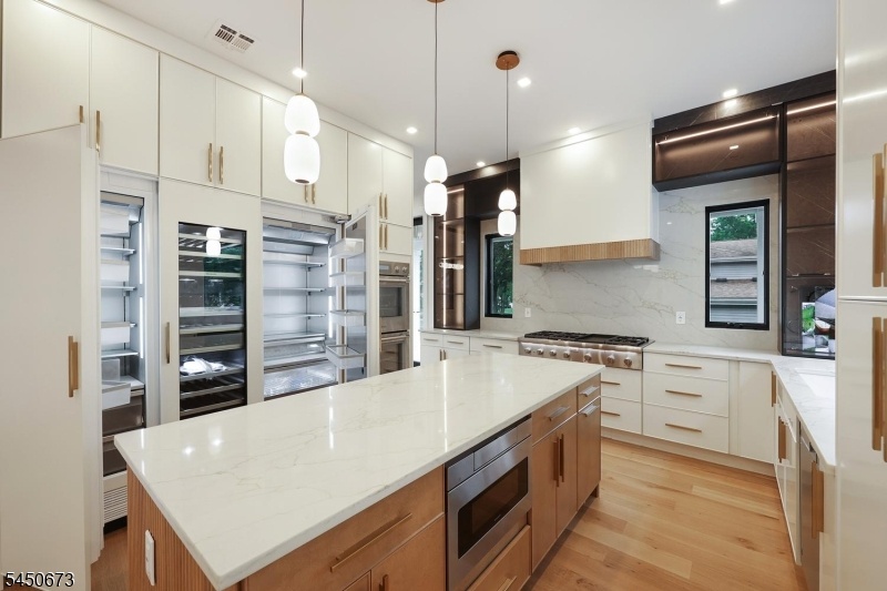 Large Eat In Kitchen
