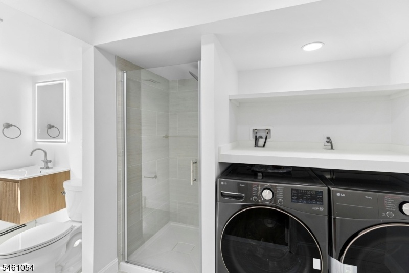 Ground level full bath&laundry