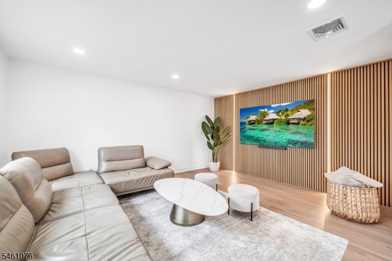 LR w Accent Wall