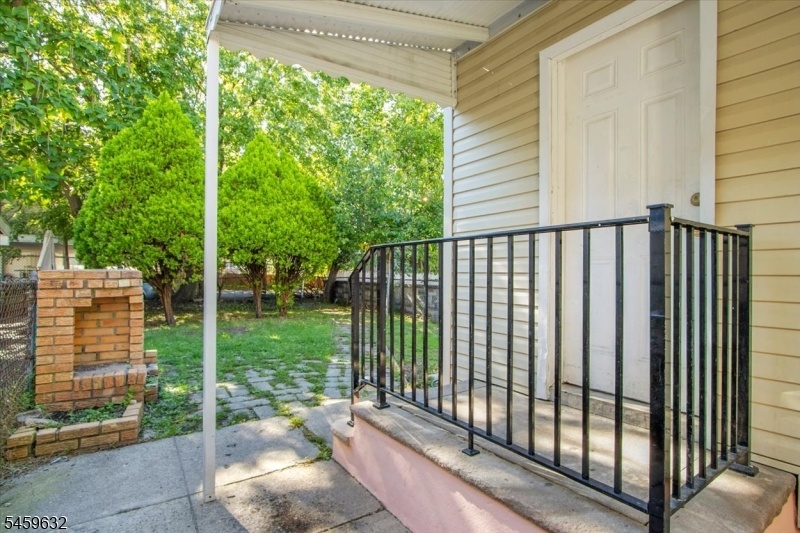 SECOND UNIT ENTRANCE