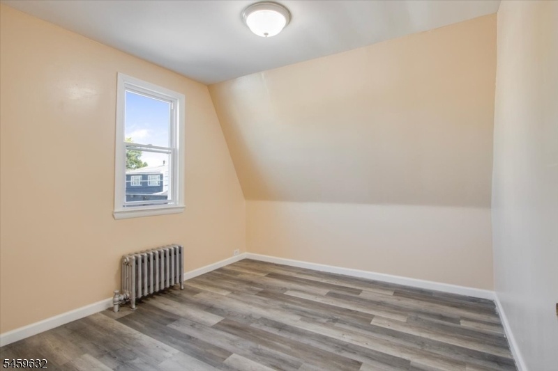 SECOND UNIT BEDROOM