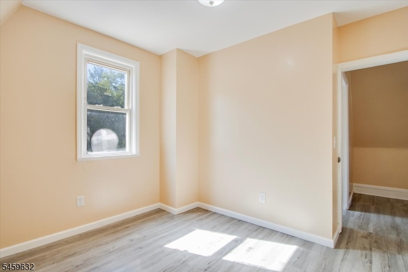 SECOND UNIT BEDROOM