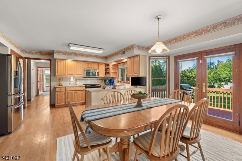 SPACIOUS KITCHEN