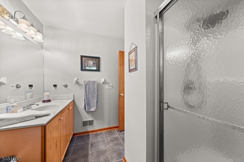SEPARATE SHOWER AREA