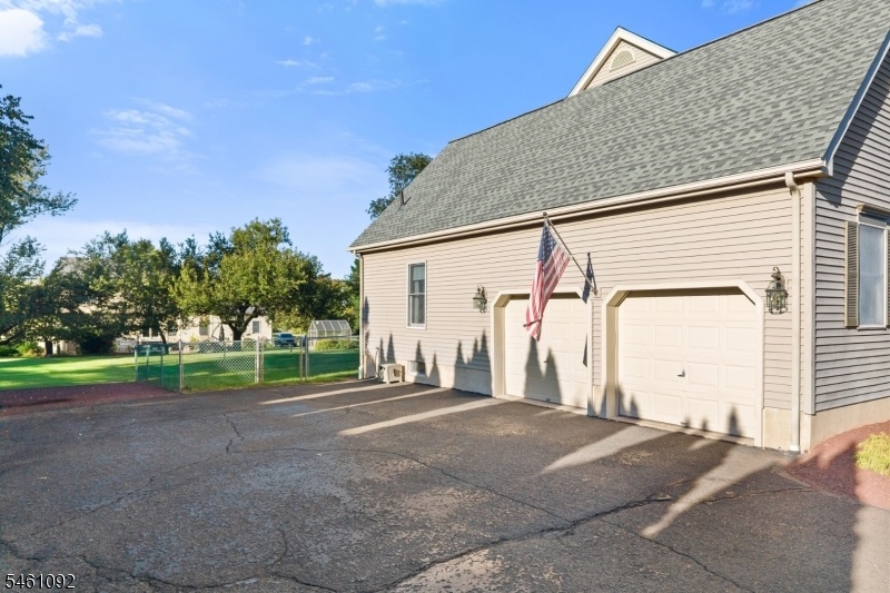 2 CAR GARAGE