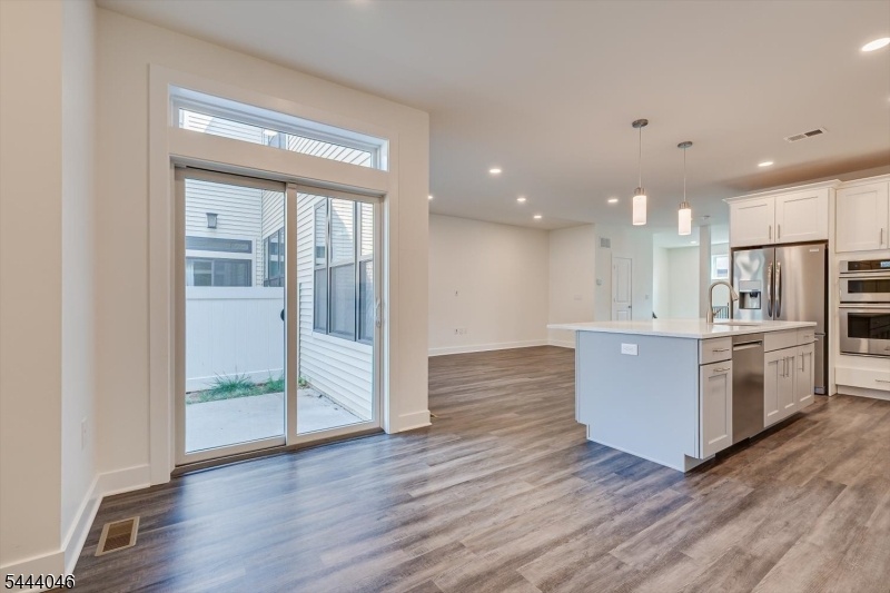 Eat in kitchen area