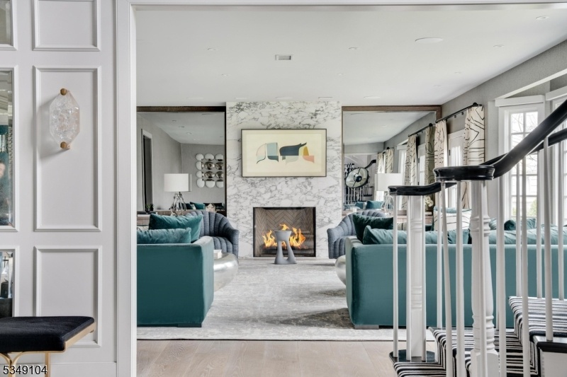 Family Room (1 of 4)
