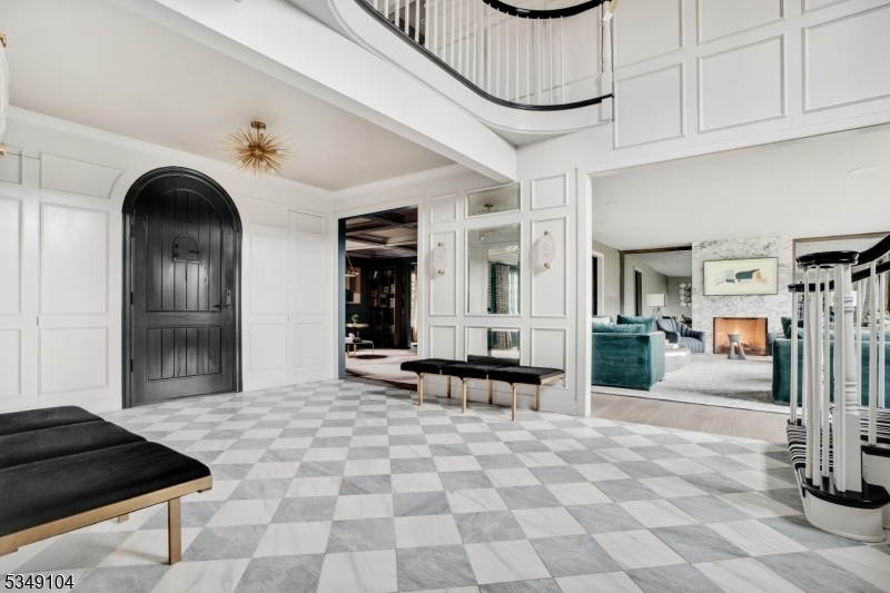 Foyer (2 of 2)