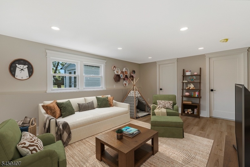 Family Room (VS)