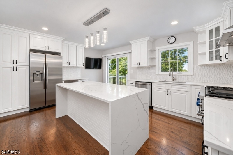 Eat-in Kitchen