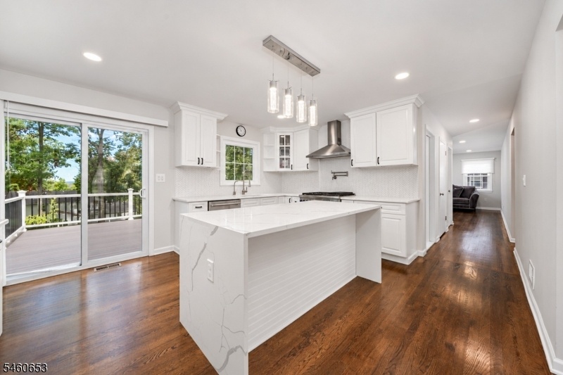 Eat-in Kitchen