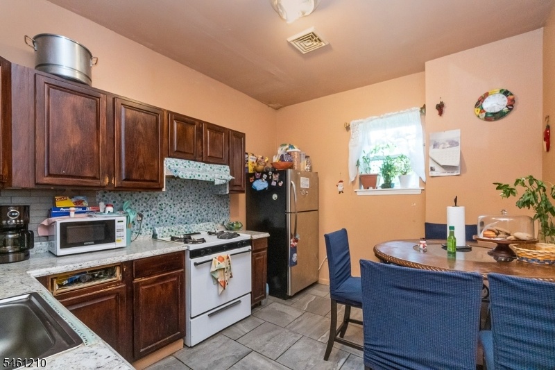 Kitchen Unit 2