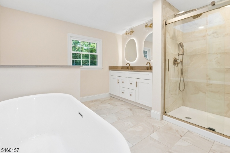 2nd Floor Full Bathroom