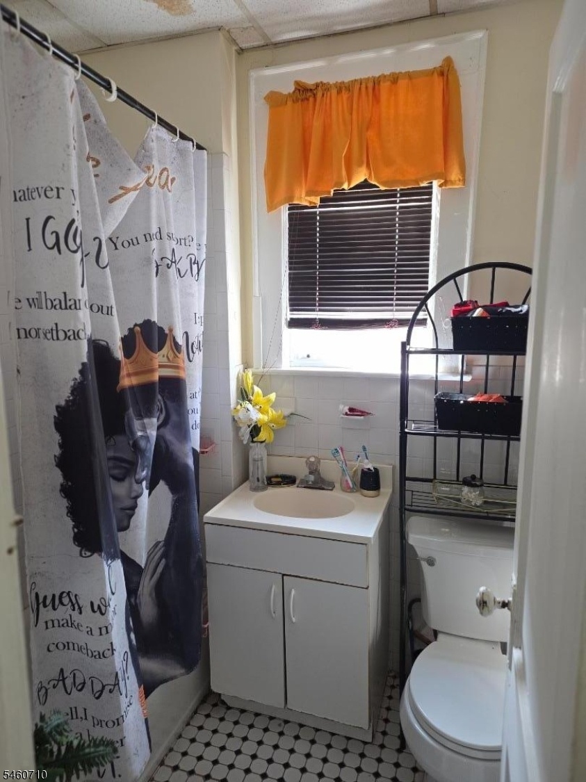 2nd fl.bathroom