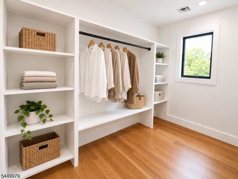 Walk-in-closet